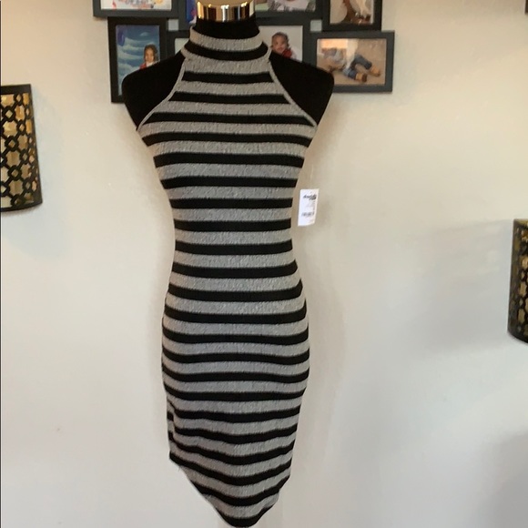 CHARLOTTE RUSSE FITTED SLEEVELESS DRESS - Picture 2 of 3